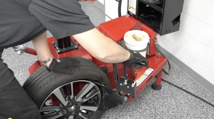 New Coats MAXX 90C Rim Clamp Tire Changer